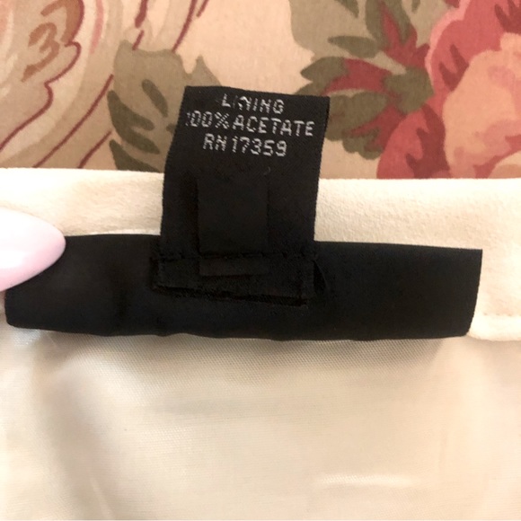 Ellen Tracy Skirt with back split and zipper In Cream, size 24 - Picture 4 of 8